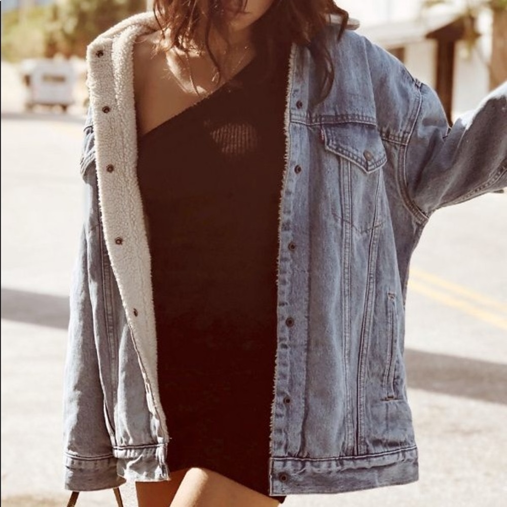 Levi’s Baggy Denim Sherpa Trucker Jacket - Small